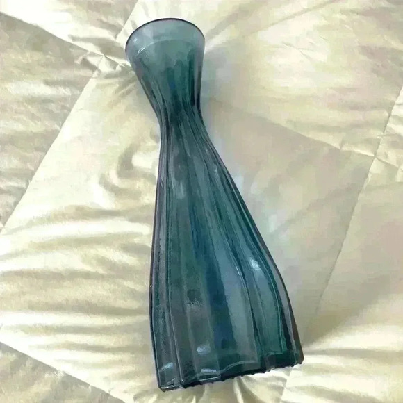 Spanish glass vase - Picture 1 of 7